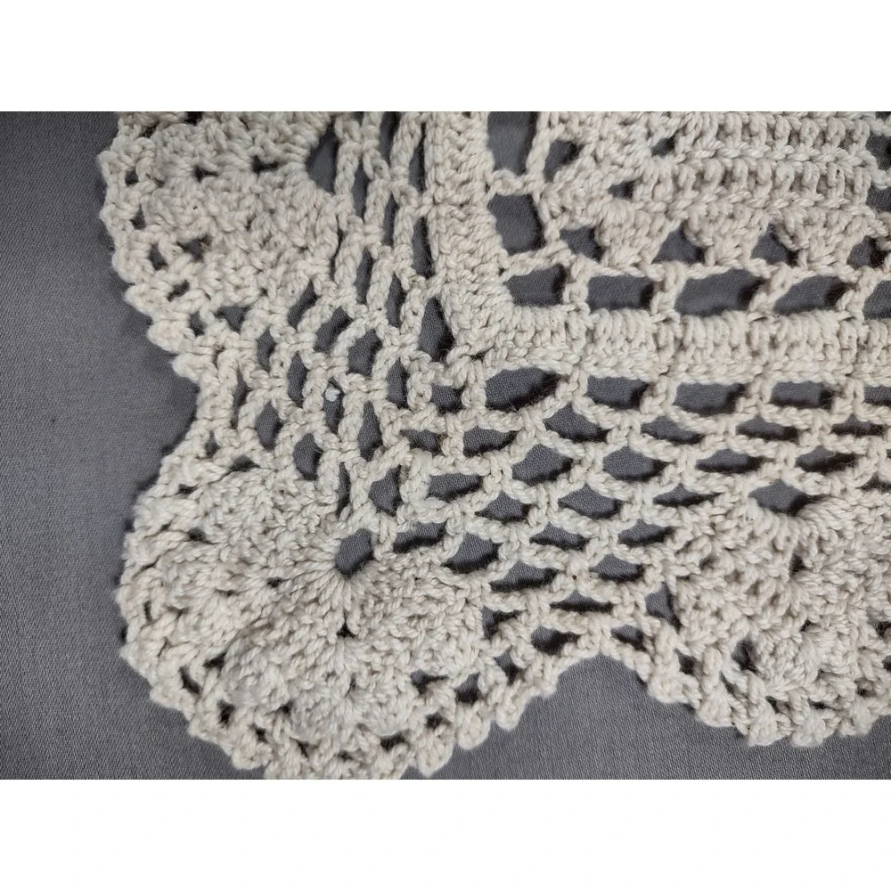 Vtg Handmade Crochet Doily Floral Scalloped Ecru/Beige 9